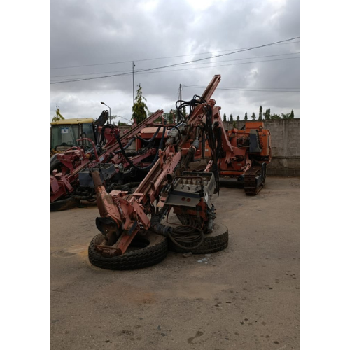 INOPERACIONAL (AVARIA NO MOTOR.
CUPOLA ESTALADA. DIVERSAS PEÇAS EM FALTA)