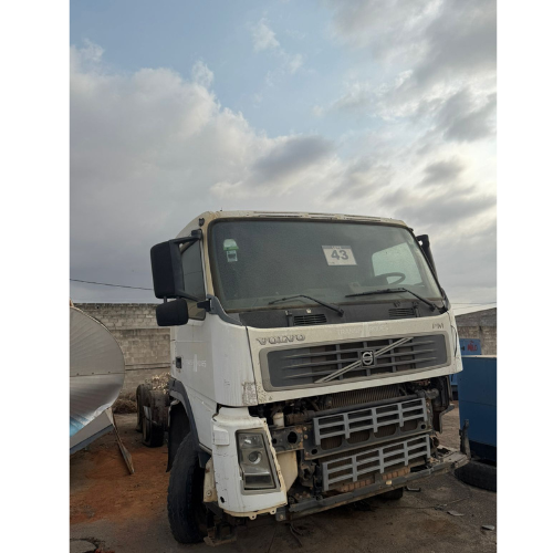 INOPERACIONAL (DIVERSAS PEÇAS E
COMPONETES EM FALTA, NÃO TEM MOTOR, NÃO TEM CAIXA,
VERIFICAÇÃO MECÂNICA PROFUNDA, NÃO TEM CHAVE)
